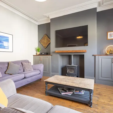 Host & - Garnet Street * Saltburn-by-the-Sea